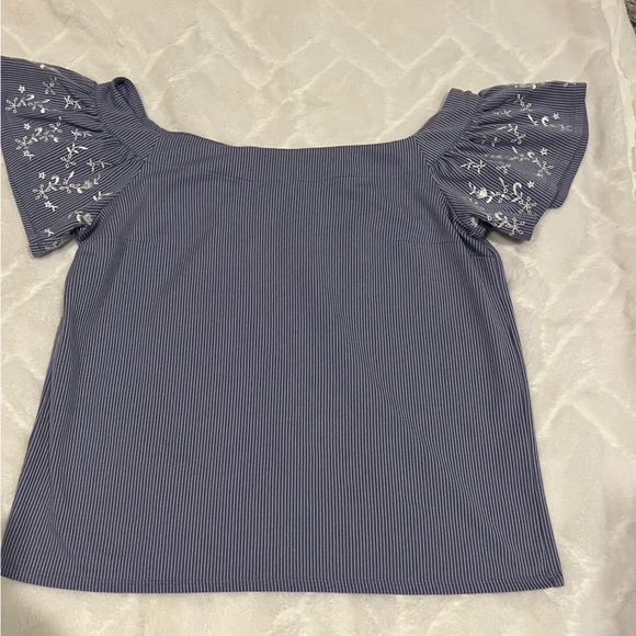 NWOT - Women's Top EXCELLENT condition! Size Medium - Picture 6 of 7